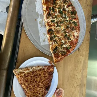 Looks great and smells great atmosphere is pretty welcoming! She is super grand.