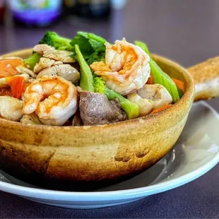 #122 Com Tay Cam (House Special Hot Pot)