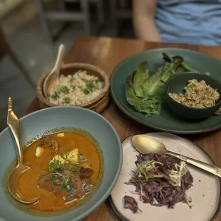 Gang Kua, Pon Kanun, Laab ped, Khao Pad Mon Neua