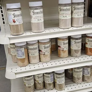 Rubs, salts, and seasoning blends.