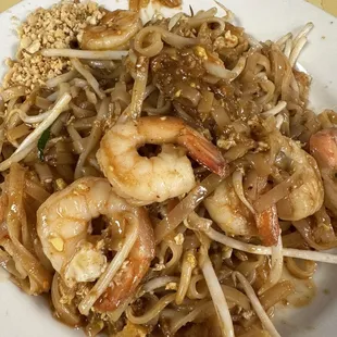 Shrimp pad thai
