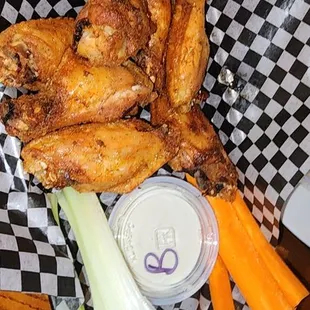 food, fried chicken, fried chicken wings, chicken wings and fried chicken, chicken wings, bbq wings, chicken, poultry, bbq chicken