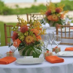 Reception table setting example - Orange