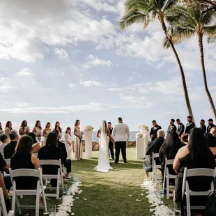 Wedding Ceremony at Lanikuhona - Wedding Photography by HNL Studios www.hnlstudios.com