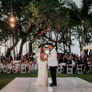 Bride and groom&apos;s first dance at Lanikuhona - Wedding Photography by HNL Studios www.hnlstudios.com