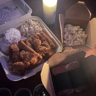 food, chicken wings and fried chicken