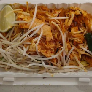 Pad Thai with chicken