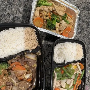 To go-Thai basil chicken, pad se ew with chicken and beef with pepper and garlic-all yummy!