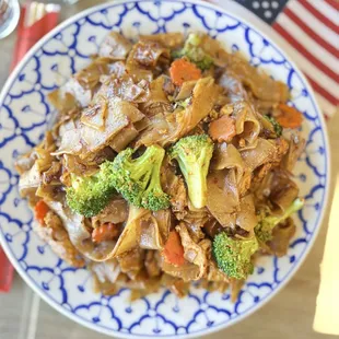 Pad See Ew (chicken)