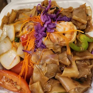 Yummy shrimps pad kee Mao noodles