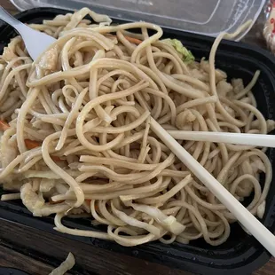 Chicken lo mein