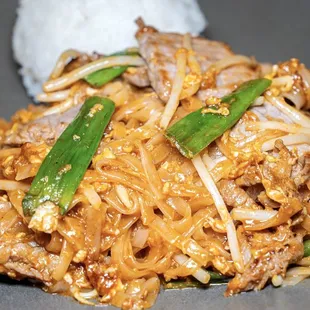 Pad Thai w/ Beef.