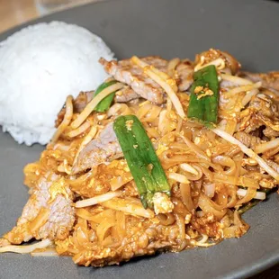 Pad Thai w/ Beef.