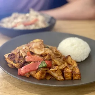 L- Pad Kee Mao Lunch Special