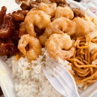 Hot 3 Item Combo plate, hot and plump shrimp!
