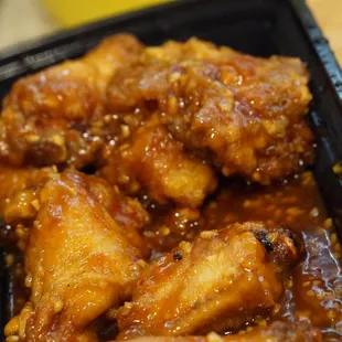 chicken wings and fried chicken, poultry, food, chicken wings, fried chicken, fried chicken wings, bbq wings, chicken, bbq chicken