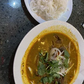 V3. Spicy Lemon Grass Beef Soup