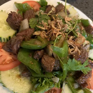 G5. Shaking Beef with Green Bell Peppers & Onions