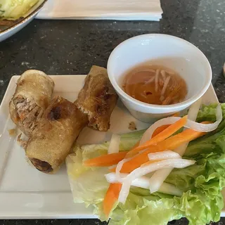 E2. Crispy Spring Roll (1 pc)
