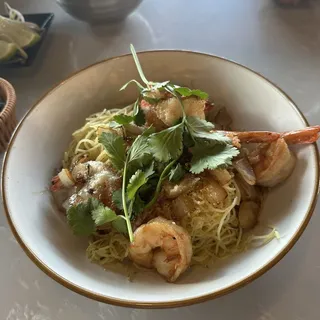 Garlic Noodles w/ Prawns