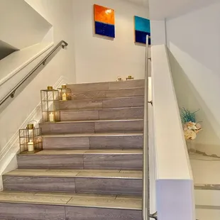 Staircase or elevator to get to restaurant