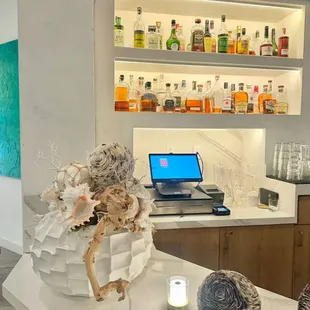 Love the seashell decor