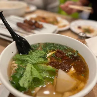 O. Braised Beef Brisket Sliced Noodle Soup()