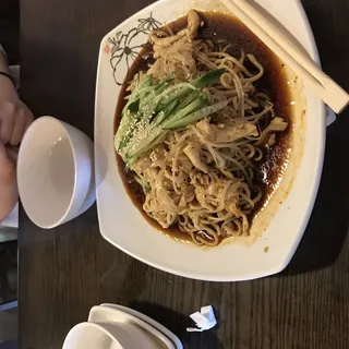 A20. Chicken Shredded Cold Hand Pulled Noodles A20.