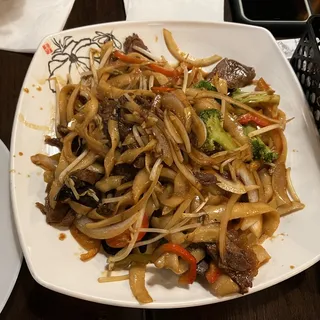 B5. Beef Stir Fried Hand Pulled Noodles B5.