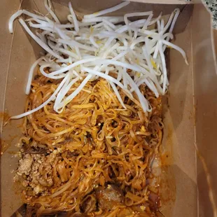 Beef pad thai