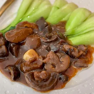 Braised vegetable with sea cucumber