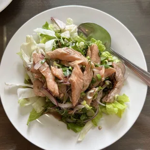 Salad with steamed salmon belly (special)
