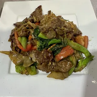 27. Pad Kee Mao