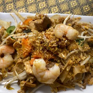Combination drunken noodle