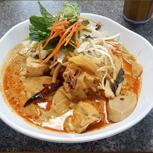Khao poon (chicken red curry noodles)