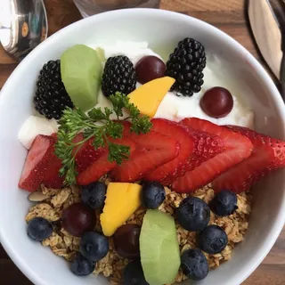 Granola & Yogurt Bowl