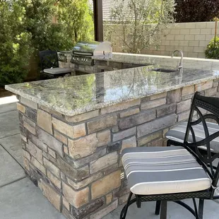 an outdoor kitchen
