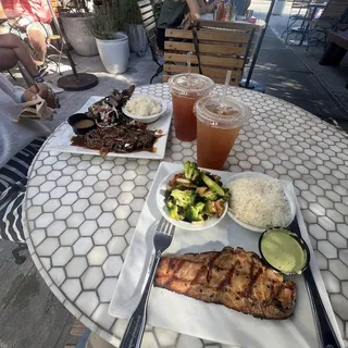 Grilled Salmon in Basil Sauce