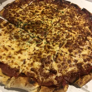 Pepperoni pizza, 18&quot;