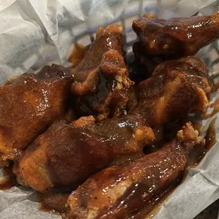 Well done wings w/ BBQ &amp; Hot Sauce mix