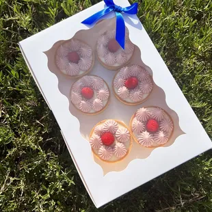 Raspberry tarts with ganache