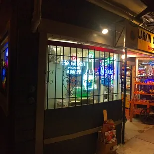 Larkin Corner Market (Sacramento and Larkin)
