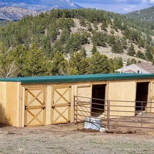 This is a view with the mountains in the background.
