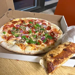 Custom pizza and chicken Shaworma