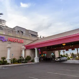 the entrance to the hotel