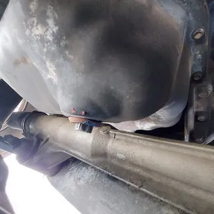 After I take my car to get it fixed there is no more oil liking, see pict #1 the seal is broken.