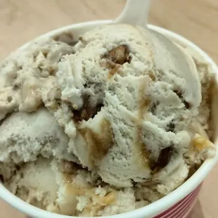 Praline pecan ice cream