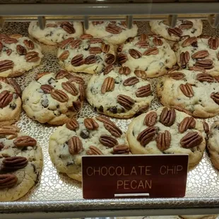 chocolate chip pecan cookies