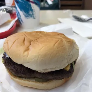 Single cheeseburger