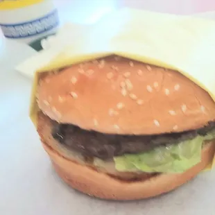 Larry&apos;s Hawaiian chesseburger